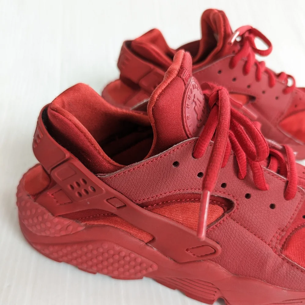 NIKE Air Huarache Run Triple Red Sneakers Size 8.5 Men's